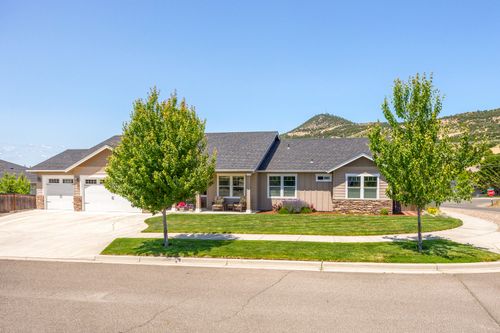 4833 Hathaway Dr, Medford, OR, 97504-9504 | Card Image
