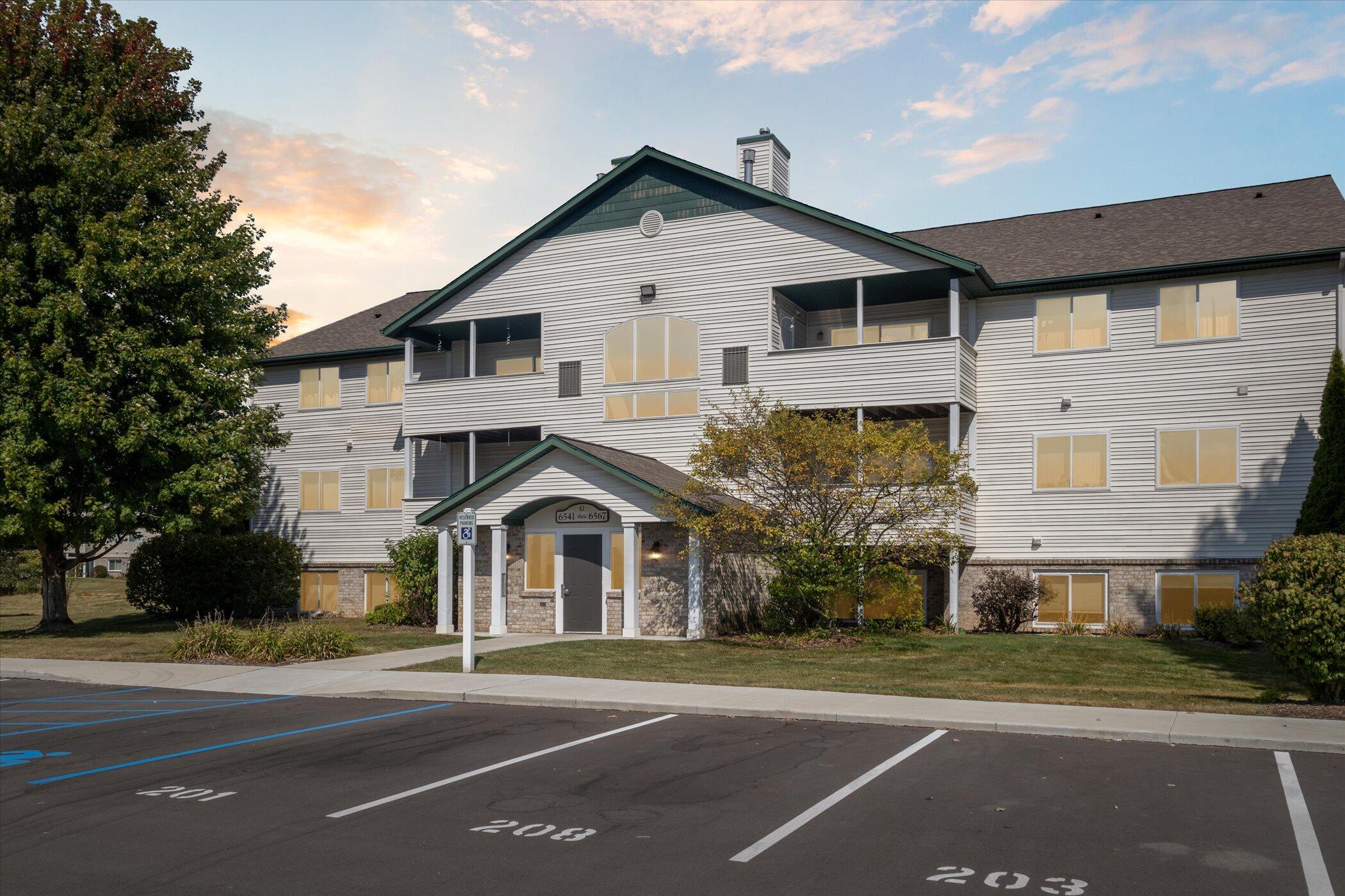 Clover Ct, Caledonia, MI 49316