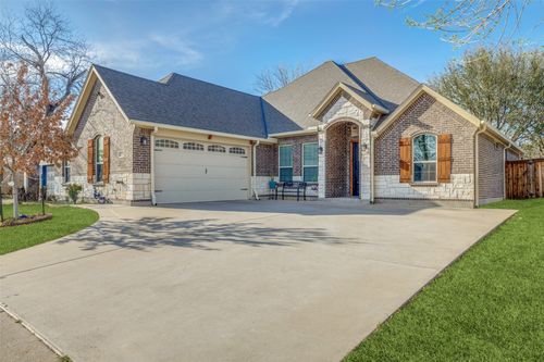 2325 Brookdale Dr, Arlington, TX, 76014-1761 | Card Image