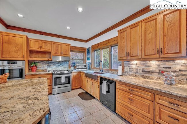 311 N Pinnacle Ridge Rd, House other with 3 bedrooms, 5 bathrooms and null parking in Beech Mountain NC | Image 16