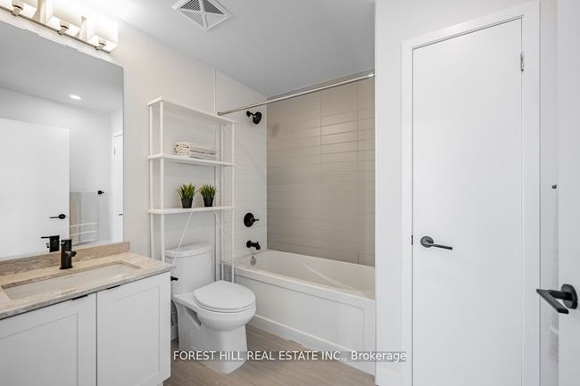 1209 - 4085 Parkside Village Dr, Condo with 3 bedrooms, 2 bathrooms and 1 parking in Mississauga ON | Image 16