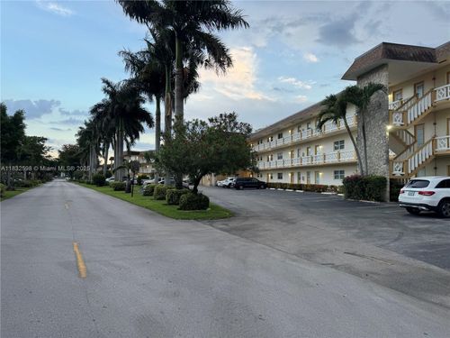 apt-307-5111 W Oakland Park Blvd, Lauderdale Lakes, FL, 33313-1532 | Card Image