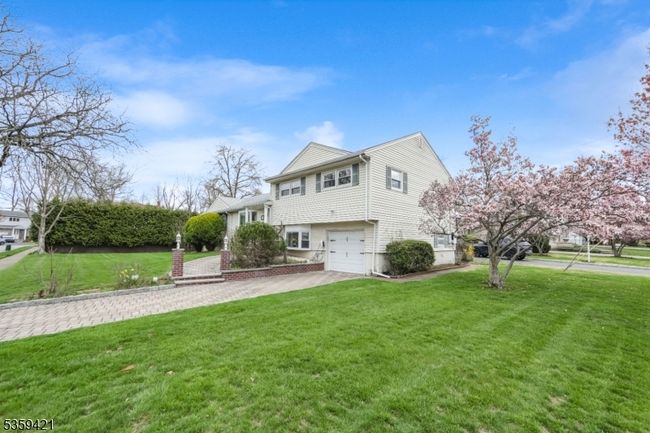 167 Rolling Hills Rd, House other with 5 bedrooms, 3 bathrooms and null parking in Clifton NJ | Image 27