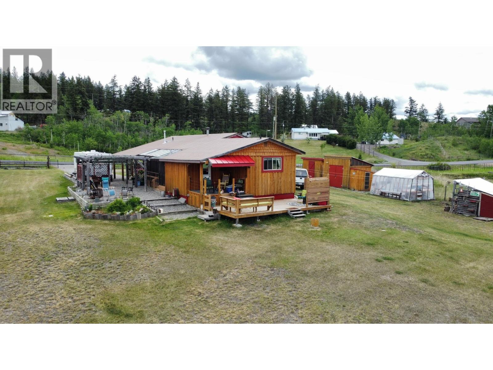 Residential in 150 Mile House 5