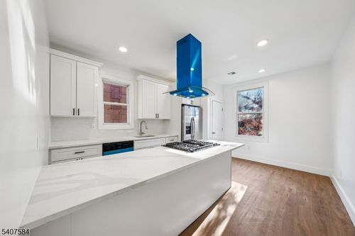 275 Claremont Ave, Jersey City, NJ, 07305-1636 | Card Image