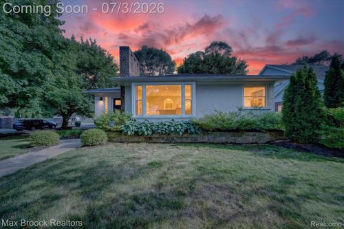 1124 E Windemere Ave, Royal Oak, MI, 48073-5609 | Card Image