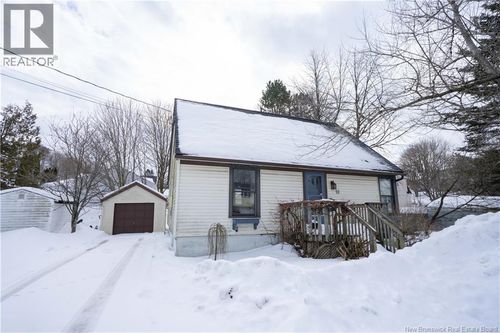 10 Fifth St, Saint John, NB, E2K3L9 | Card Image