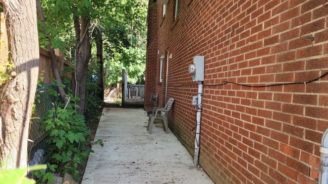 24 Lorne Crt, House attached with 3 bedrooms, 3 bathrooms and 4 parking in Brampton ON | Image 11
