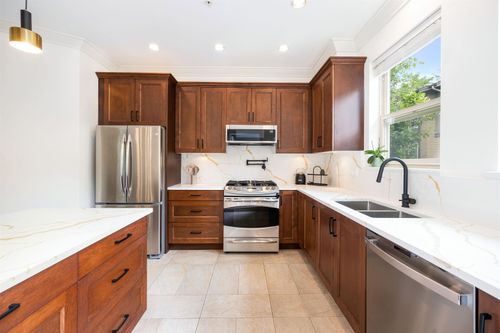 10-897 Premier St, North Vancouver, BC, V7J2G7 | Card Image