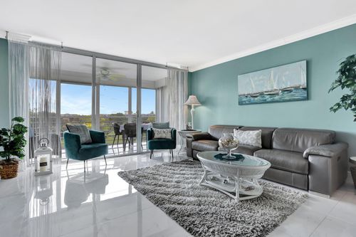 apt-512-565 Oaks Ln, Pompano Beach, FL, 33069-3794 | Card Image
