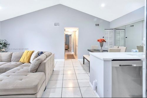 apt-301-3001 N Oakland Forest Dr, Oakland Park, FL, 33309-7626 | Card Image