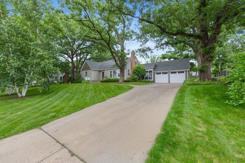 2829 Zarthan Ave S, Saint Louis Park, MN, 55416-1861 | Card Image