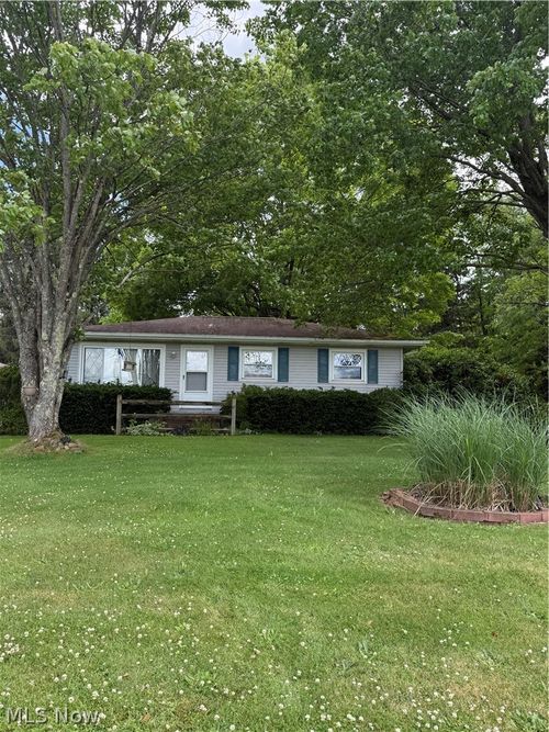 10993 Claridon Troy Rd, Chardon, OH, 44024-8989 | Card Image