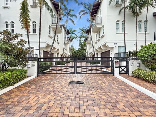 3237 Ne 13th St, Pompano Beach, FL, 33062-8107 | Card Image