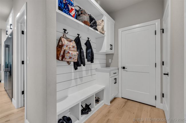 Mud room off of the garage | Image 26
