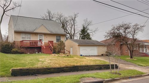 864 Lindsay Avenue, Akron, OH, 44306 | Card Image