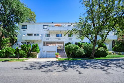 apt-2-21 Canterbury Rd, Great Neck, NY, 11021-2136 | Card Image