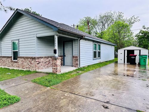 2005 Utah St, Baytown, TX, 77520-6151 | Card Image