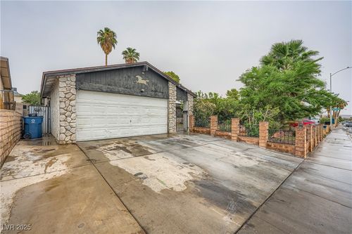 4322 E Viking Rd, Las Vegas, NV, 89121-4641 | Card Image