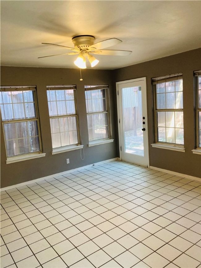 2400 W 7 Th St, House other with 4 bedrooms, 2 bathrooms and 4 parking in Austin TX | Image 16