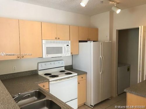 apt-208-8040 N Nob Hill Rd, Tamarac, FL, 33321-7410 | Card Image
