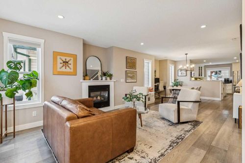 133 25 Ave Ne, Calgary, AB, T2E1X9 | Card Image