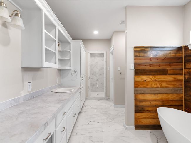 1001 W Lampasas St, House other with 3 bedrooms, 2 bathrooms and null parking in Ennis TX | Image 15