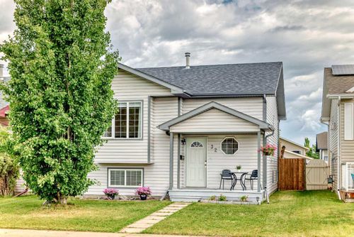 32 Dynes Street, Red Deer, AB, T4R3C3 | Card Image
