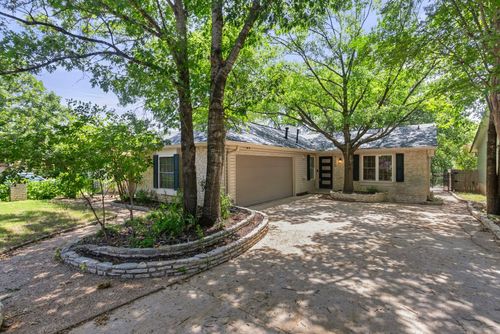 8205 Treehouse Ln, Austin, TX, 78749-3225 | Card Image