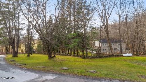 13 Bucklands Ln, Waymart, PA, 18472-6053 | Card Image