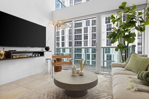 apt-510-41 Se 5th St, Miami, FL, 33131-2536 | Card Image