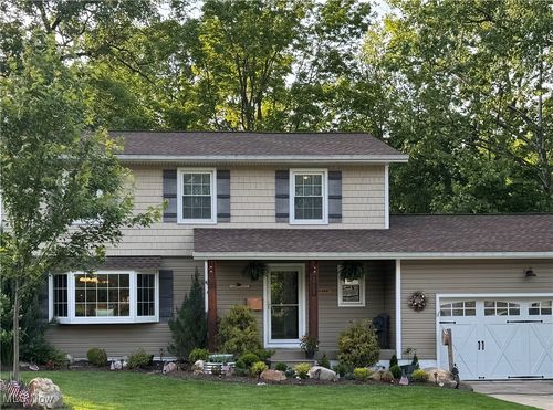 9472 Lawnfield Dr, Twinsburg, OH, 44087-1522 | Card Image
