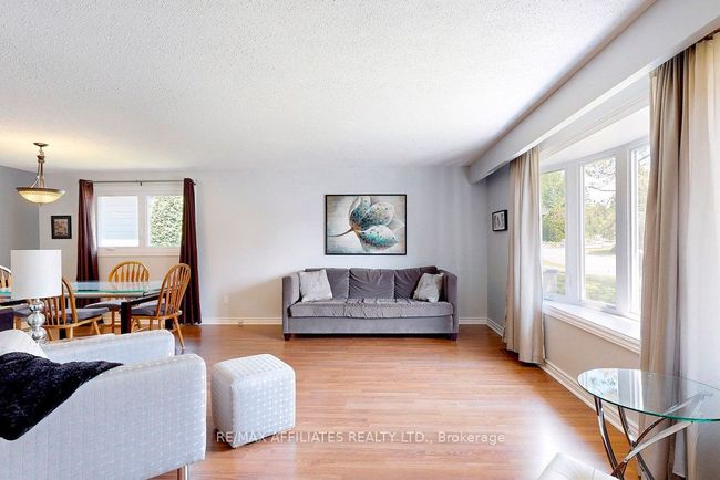 22 Red Maple Cres, House other with 3 bedrooms, 1 bathrooms and 2 parking in Gloucester ON | Image 9