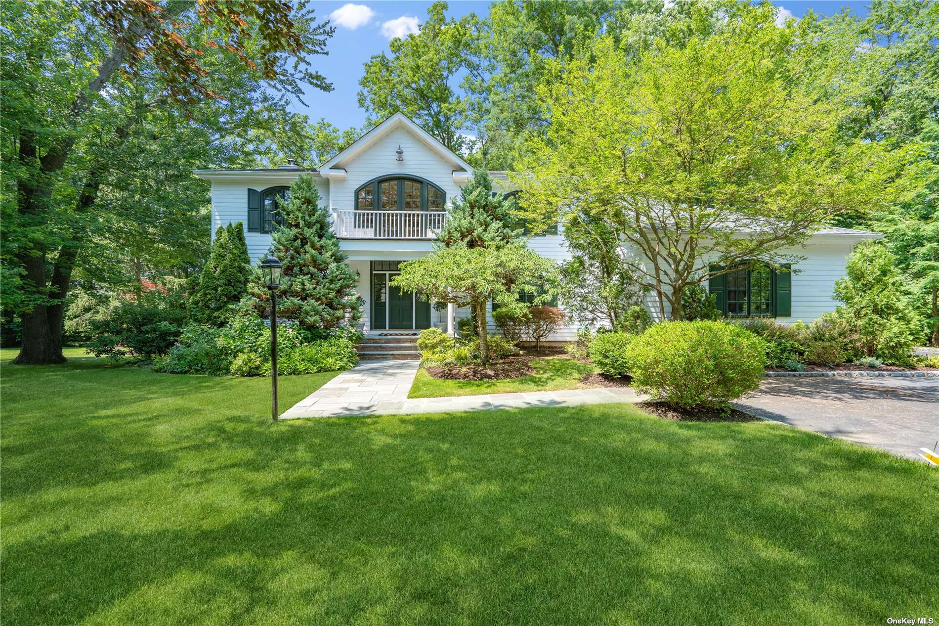 Raynham Rd, Glen Cove, NY 11542