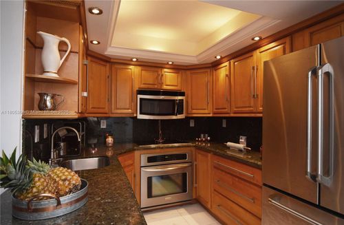 apt-1024-3731 N Country Club Dr, Aventura, FL, 33180-1748 | Card Image