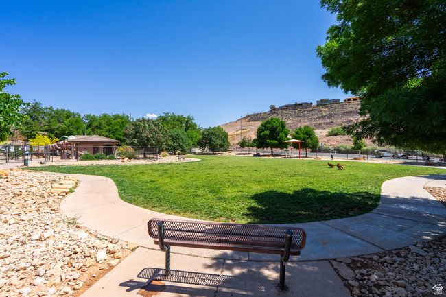 Surrounding community with a mountain view | Image 63
