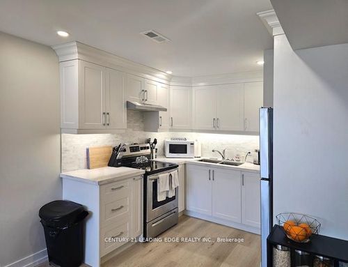 lower-40 Waywell St, Whitby, ON, L1N8N9 | Card Image