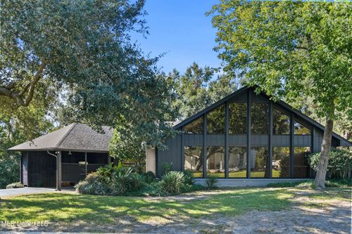 504 Sunset Dr, Bay Saint Louis, MS, 39520-2817 | Card Image