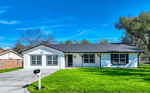 111 Kay Dr, Robinson, TX, 76706-5418 | Card Image