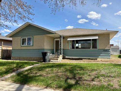 5019 51 St, Mannville, AB, T0B2W0 | Card Image