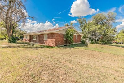 5909 Eisenhower Drive, House other with 4 bedrooms, 2 bathrooms and null parking in Fort Worth TX | Image 2