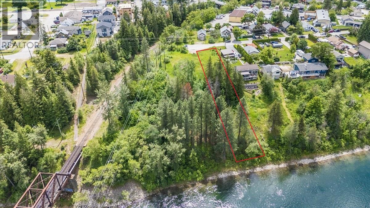 Land in Castlegar