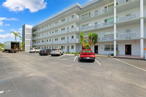 apt-405-3018 59th St, Gulfport, FL, 33707-5733 | Card Image