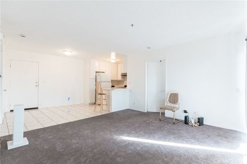 apt-319-450 E 4th St, Santa Ana, CA, 92701-4742 | Card Image