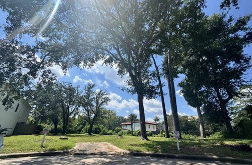 3 Plantation Rd, Houston, TX, 77024-6236 | Card Image