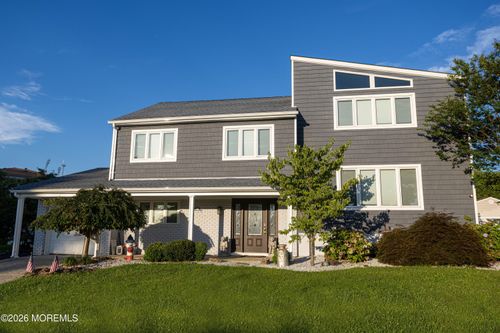 18 Robinhood Dr, Parlin, NJ, 08859-1612 | Card Image
