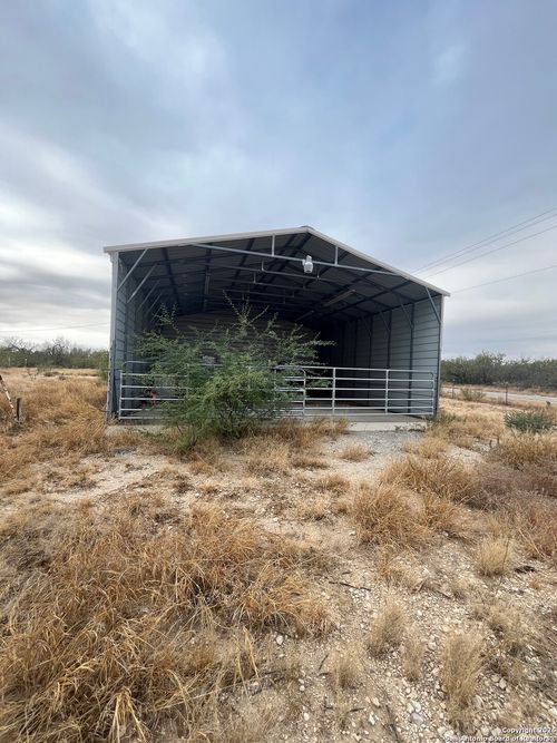 87 Quinney Rd, Carrizo Springs, TX, 78834-4952 | Card Image