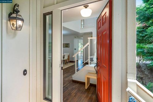 28 Curlew Way, Novato, CA, 94949-6614 | Card Image