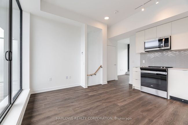 PH423-C - 1612 Charles St, Condo with 3 bedrooms, 2 bathrooms and 1 parking in Whitby ON | Image 4