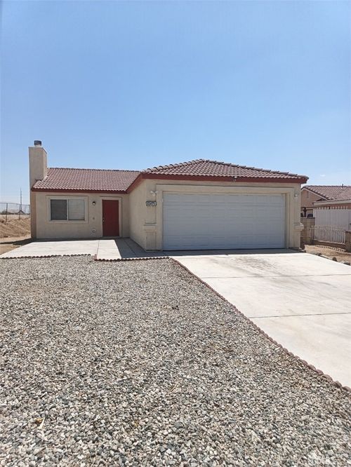 10475 Pony Express Dr, Adelanto, CA, 92301-2220 | Card Image